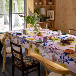 Pentik Pöytäliinat Ja Muut Kattaustekstiilit | Pöytäliinat Ja Muut Kattaustekstiilit^Freesia Akryylipinnoitettu Kaitaliina Vaaleanpunainen