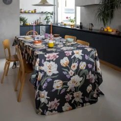Pentik Kankaat^Helmililja Puuvillakangas Tummanharmaa