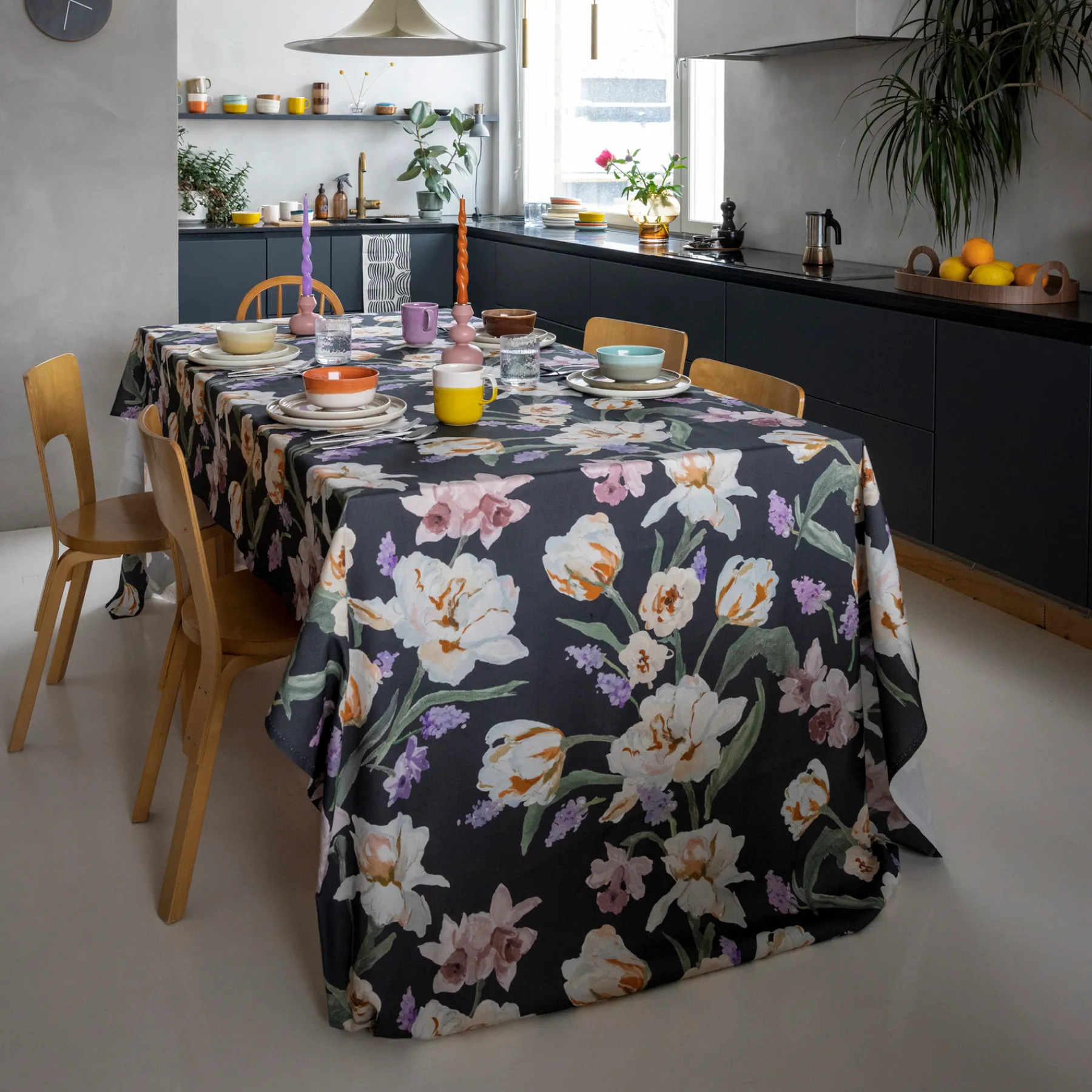 Pentik Kankaat^Helmililja Puuvillakangas Tummanharmaa