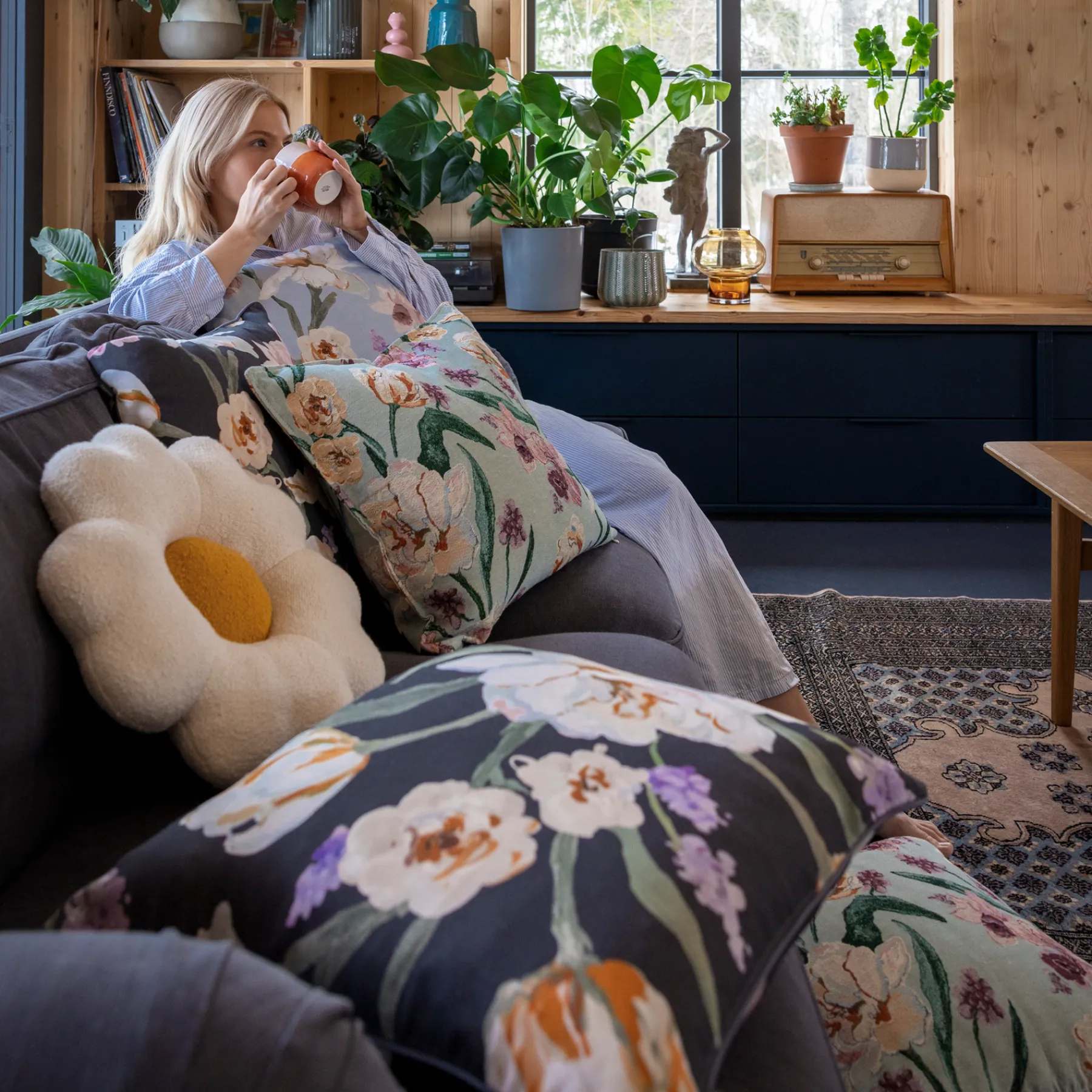 Pentik Tyynynpäälliset Ja Tyynyt^Helmililja Tyynynpäällinen Tummanharmaa