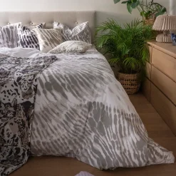 Pentik Vuodevaatteet^Laulujoutsen Pussilakanasetti Harmaa