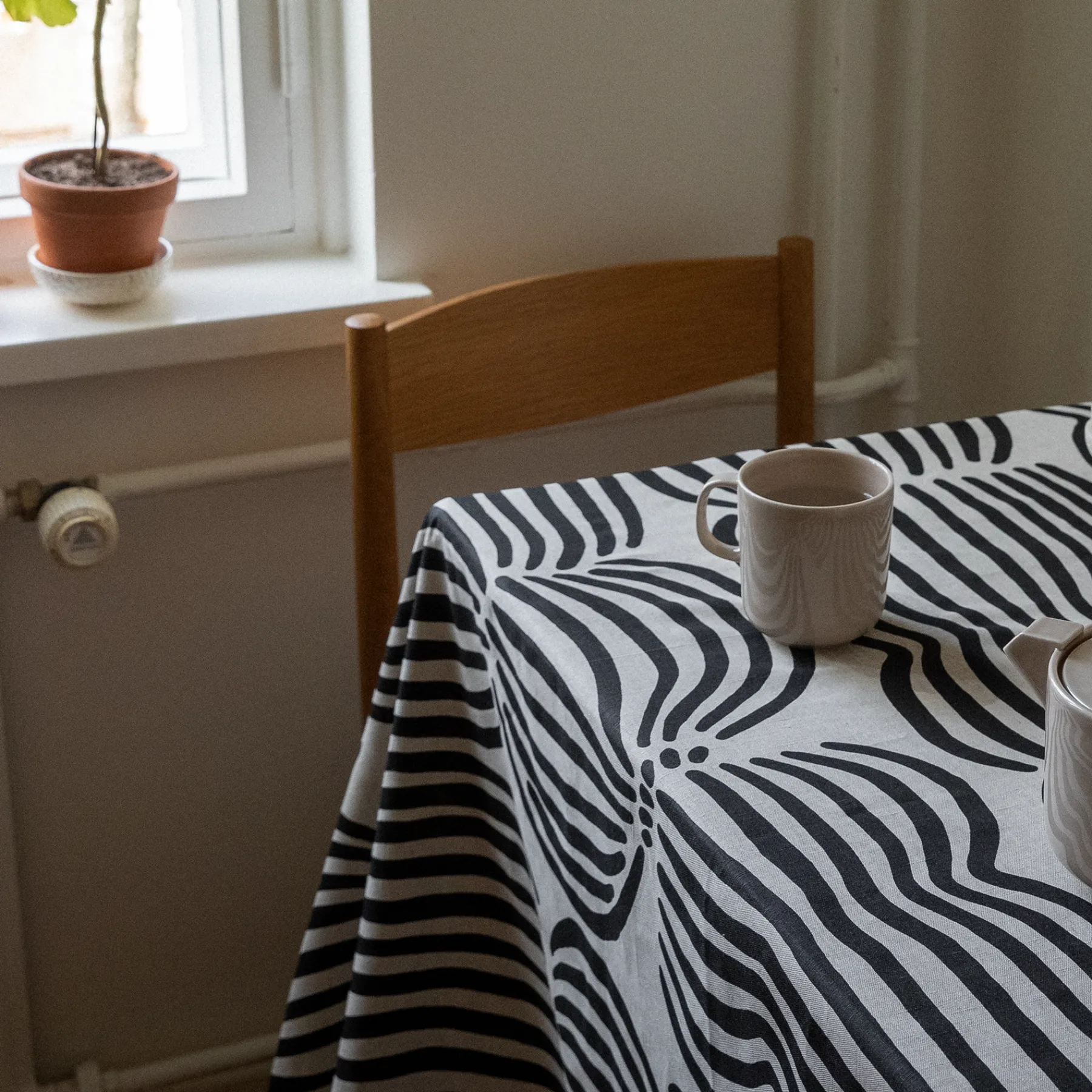 Pentik Kankaat^Vilja Akryylipinnoitettu Kangas Puuvilla-Pellava Musta